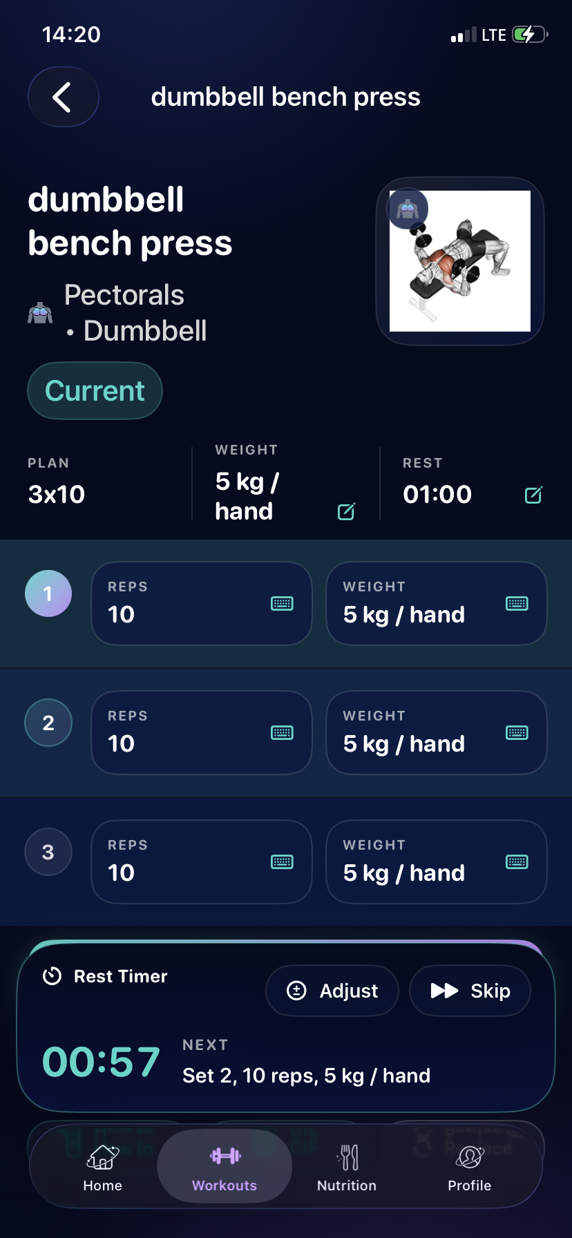 Sironova active workout screen with set logging and a rest timer.